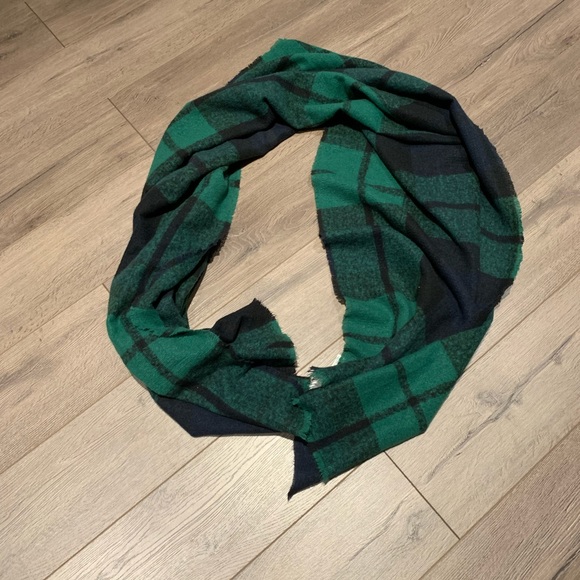 Old Navy. 2 x scarf. Extra large unisex scarves. NWOT. ❄️ - Picture 6 of 6
